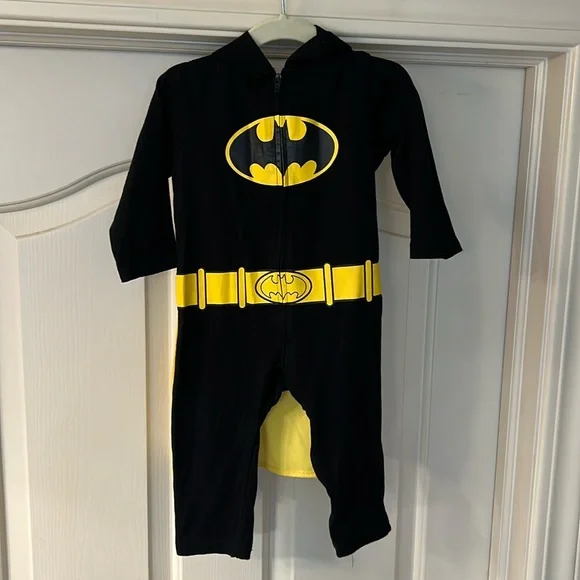 🦇 Batman zip up onesie with cape 🦇 - Picture 1 of 5